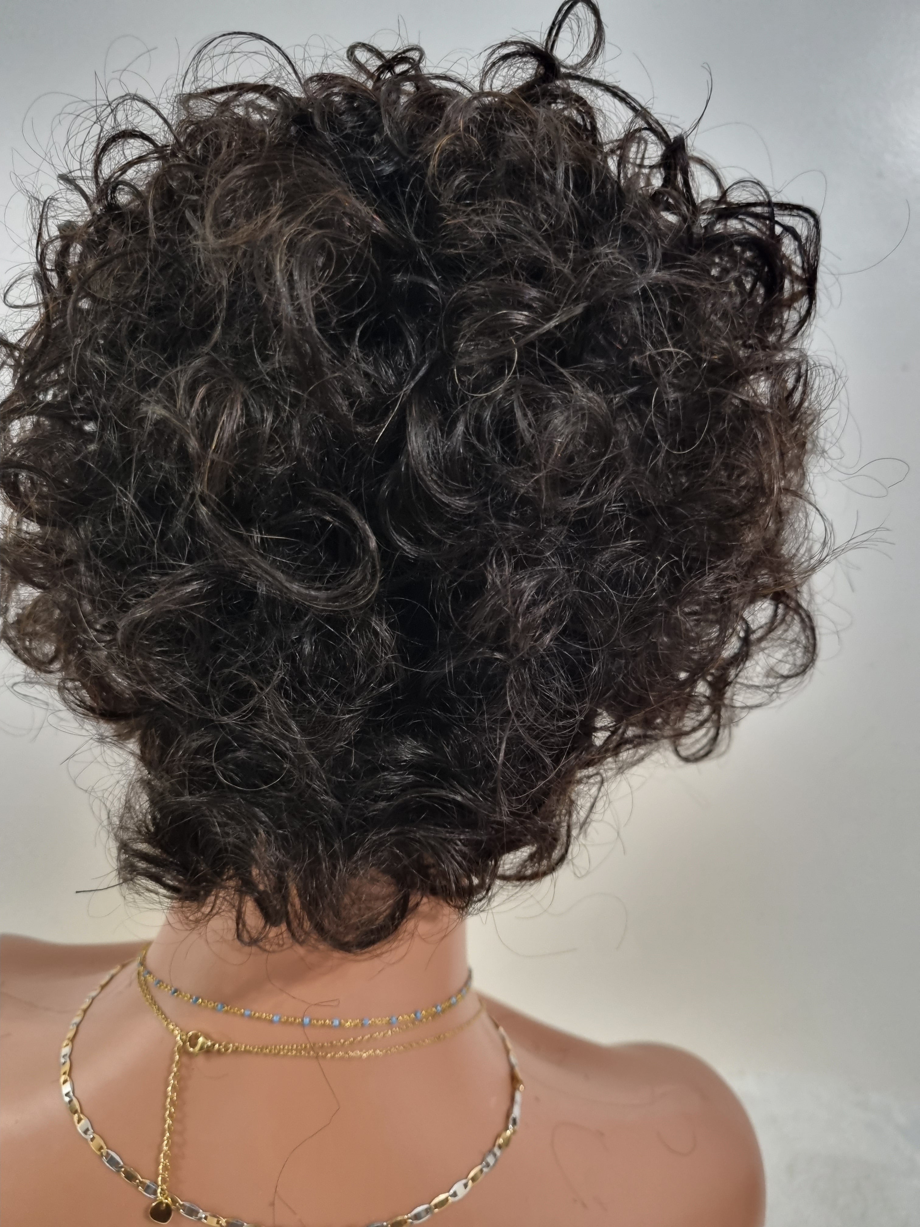 SHORT CURLY WIG