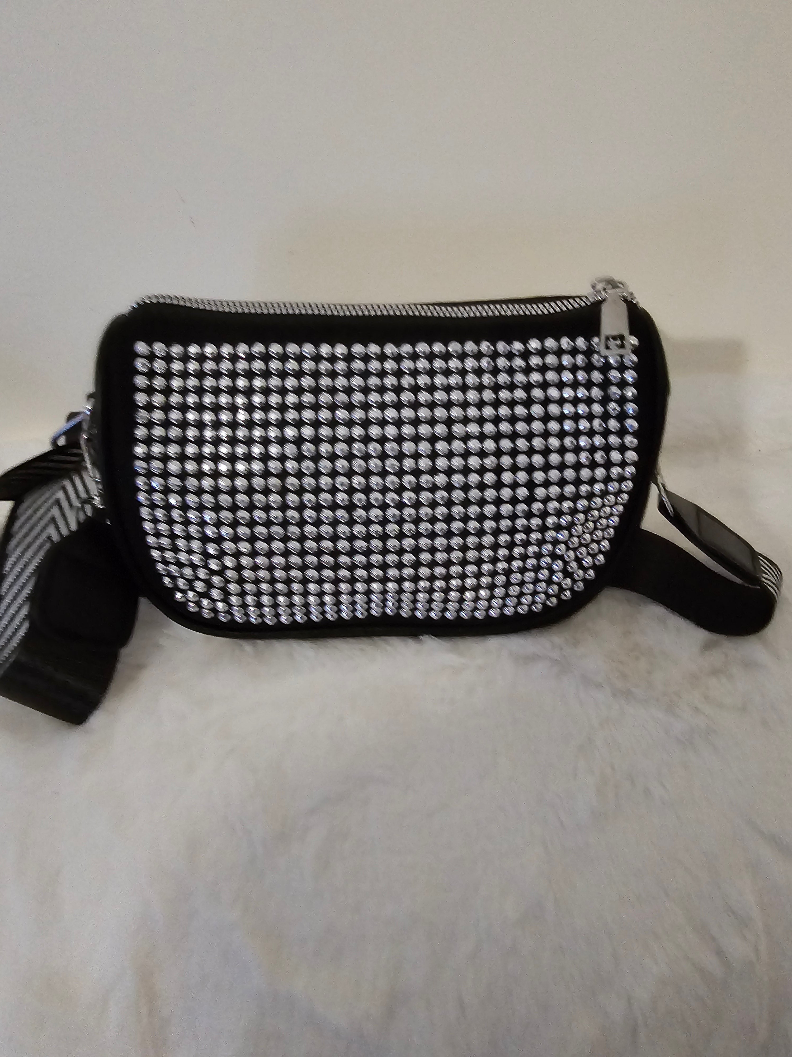 Petit sac bandoulière avec des perles argenté