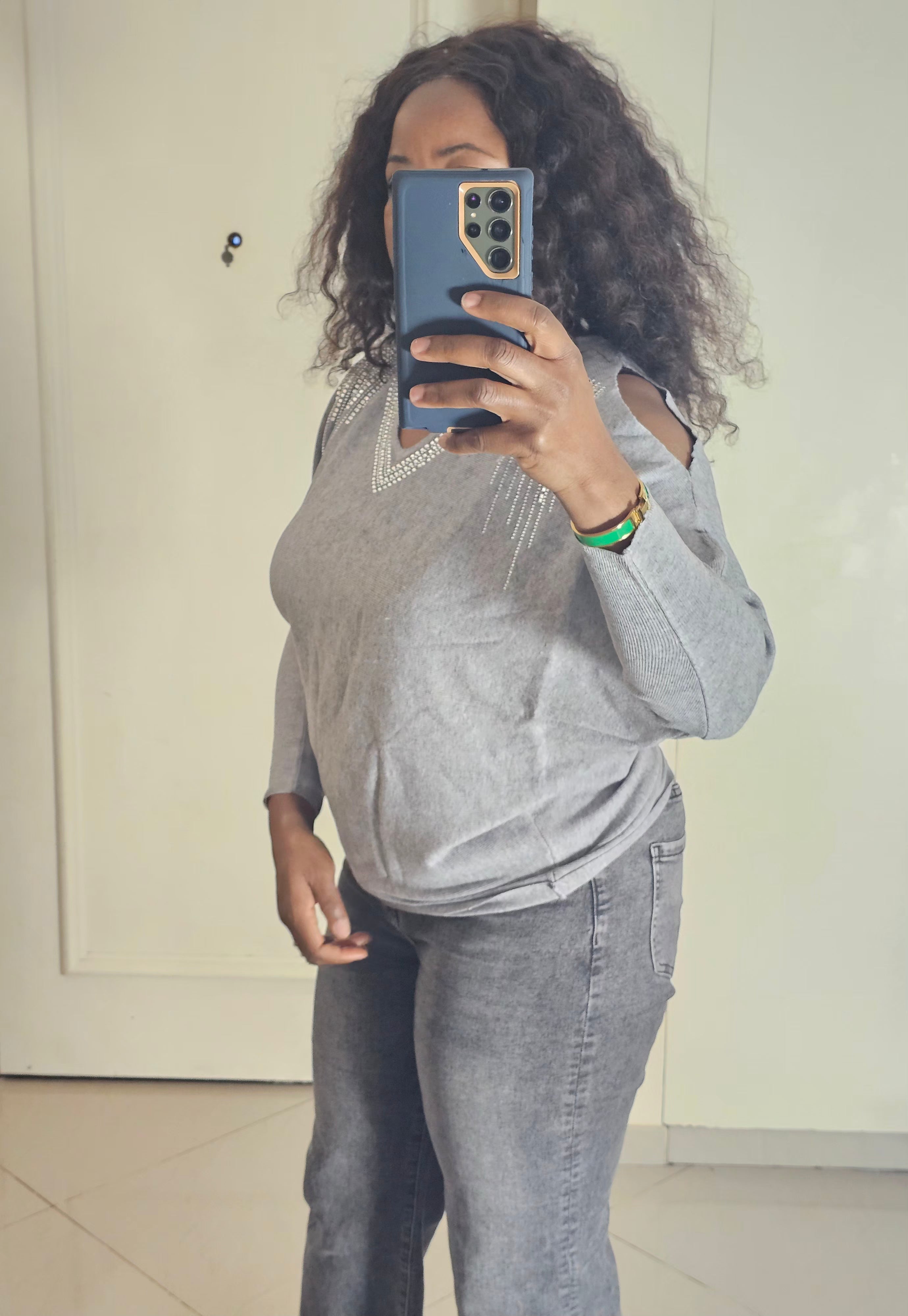 Pull col v épaule ouverte