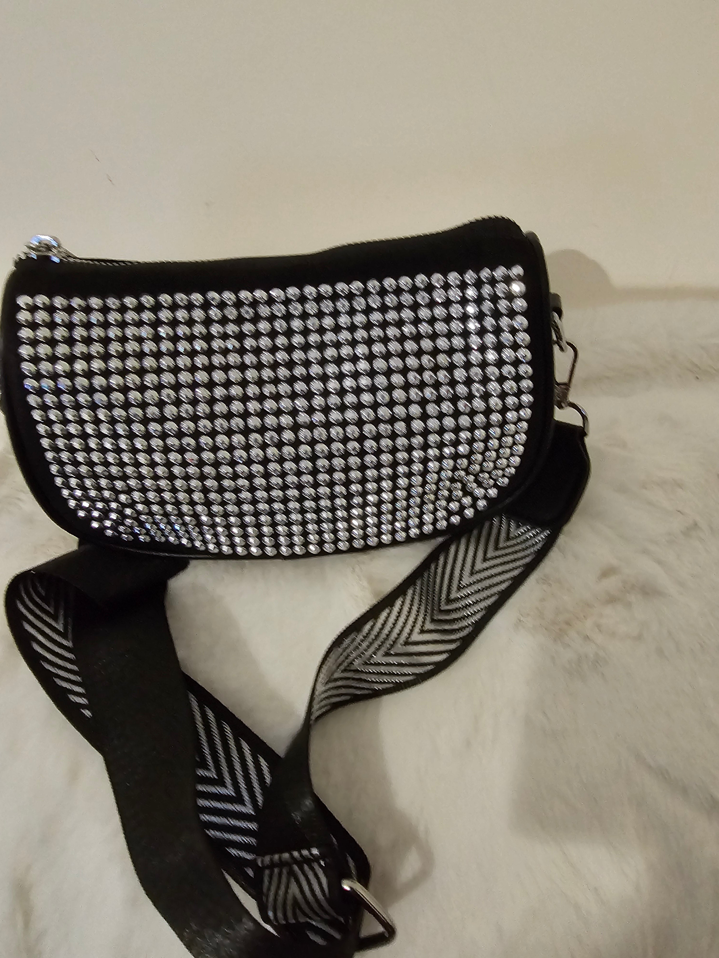 Petit sac bandoulière avec des perles argenté