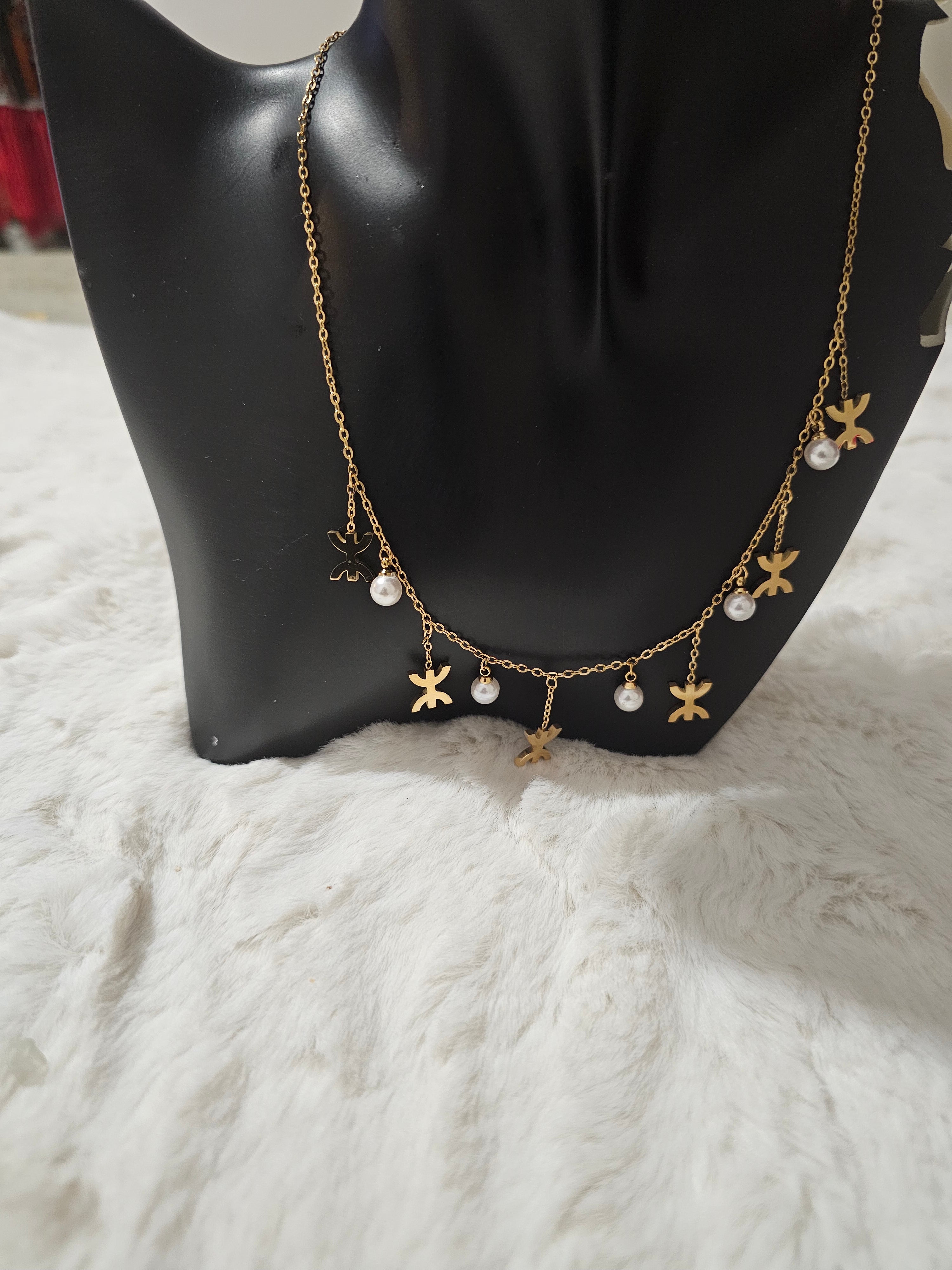 Collier Mena