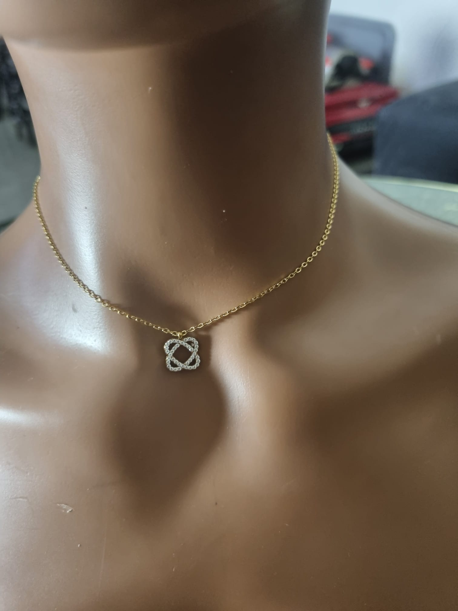 Collier ras-du-cou doré