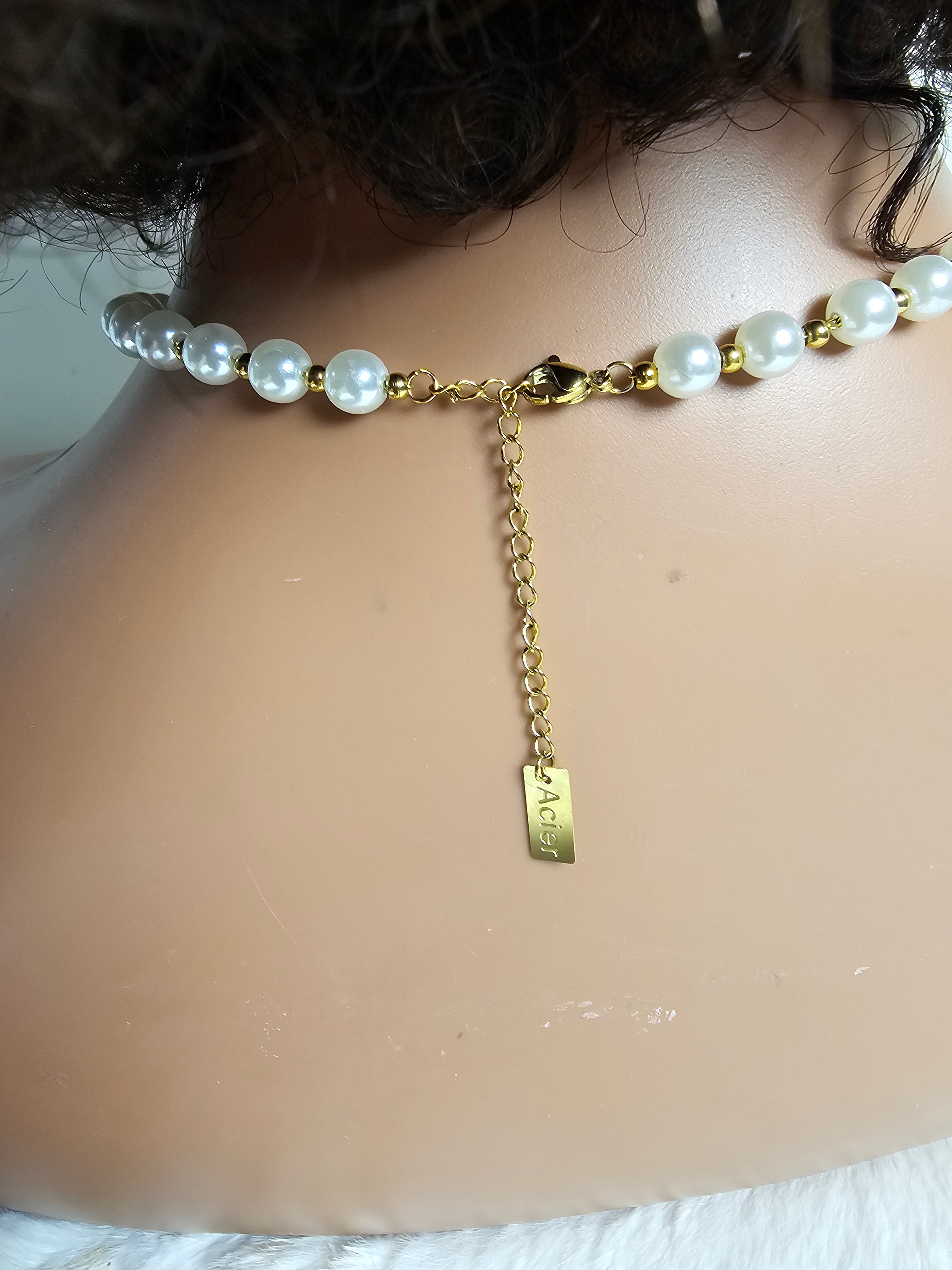 Collier en perles blanc