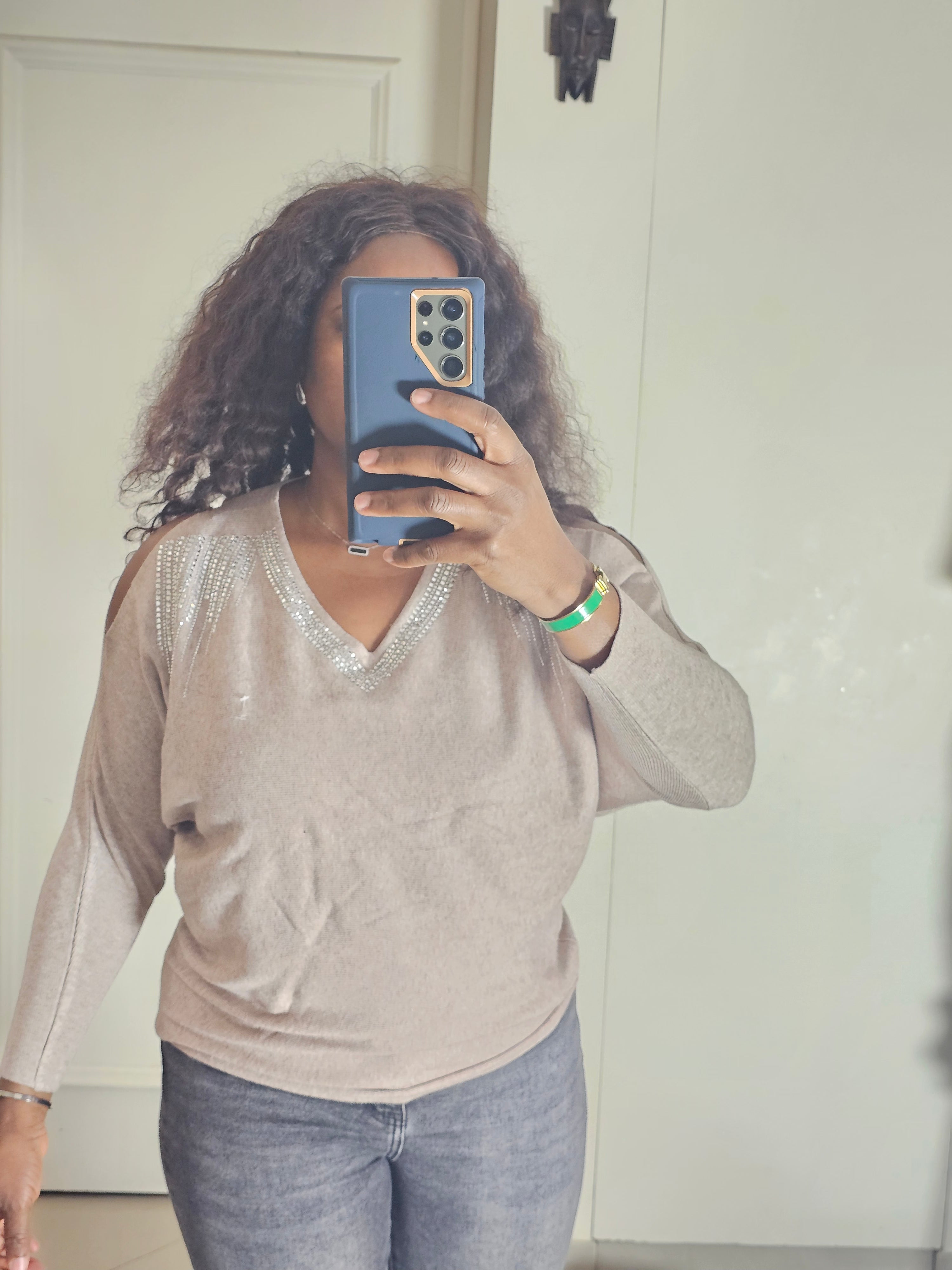 Pull col v épaule ouverte