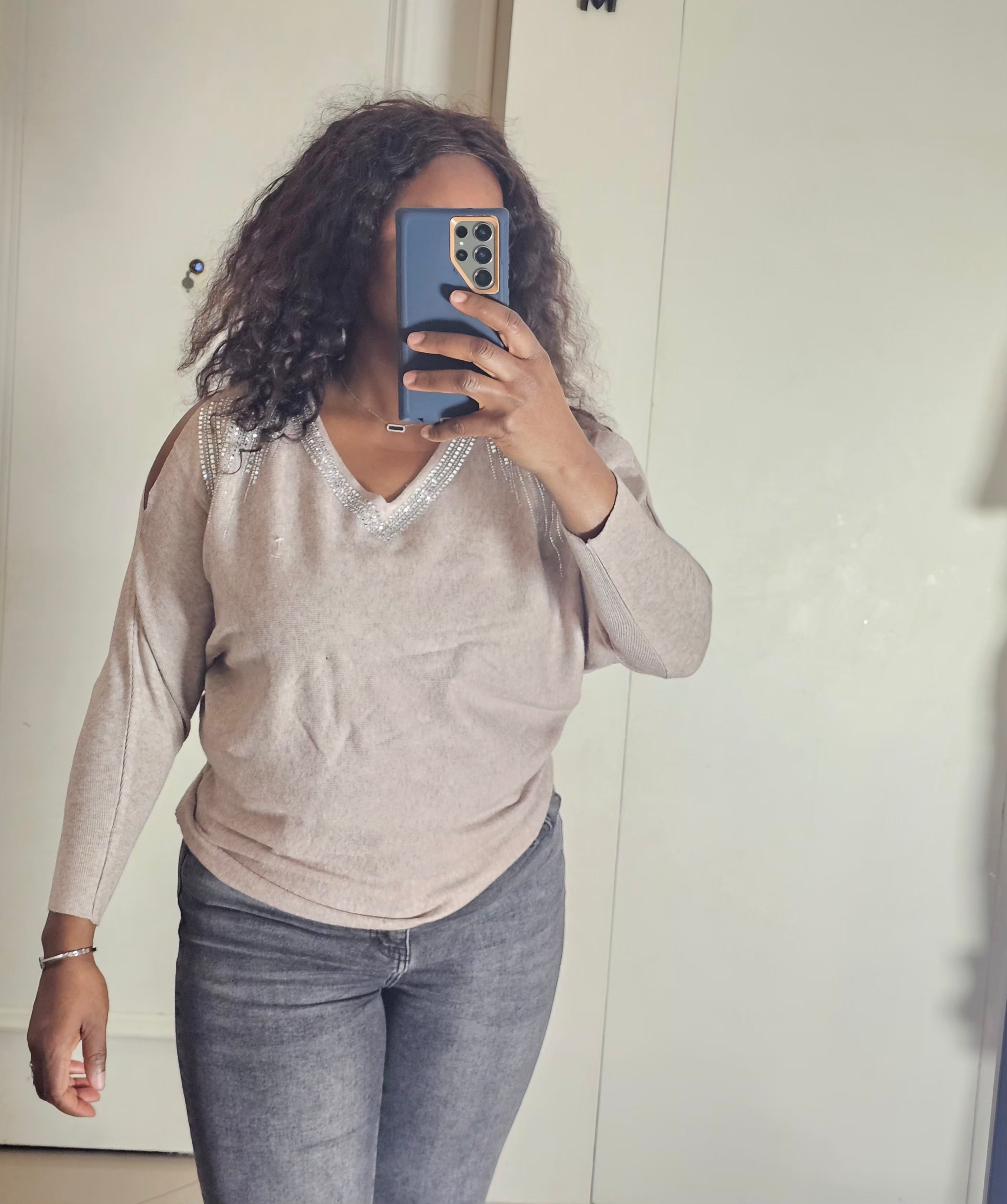 Pull col v épaule ouverte