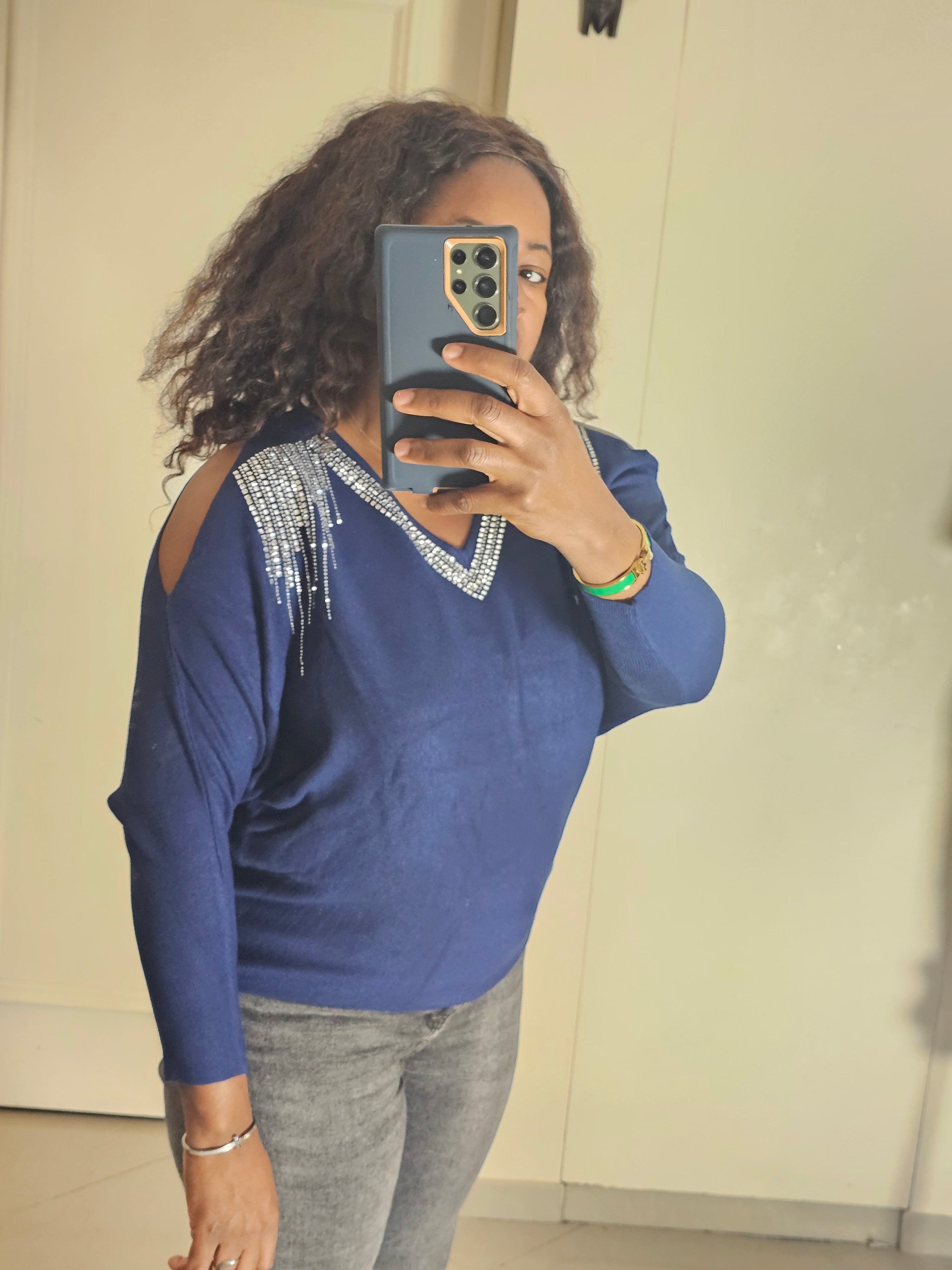 Pull col v épaule ouverte